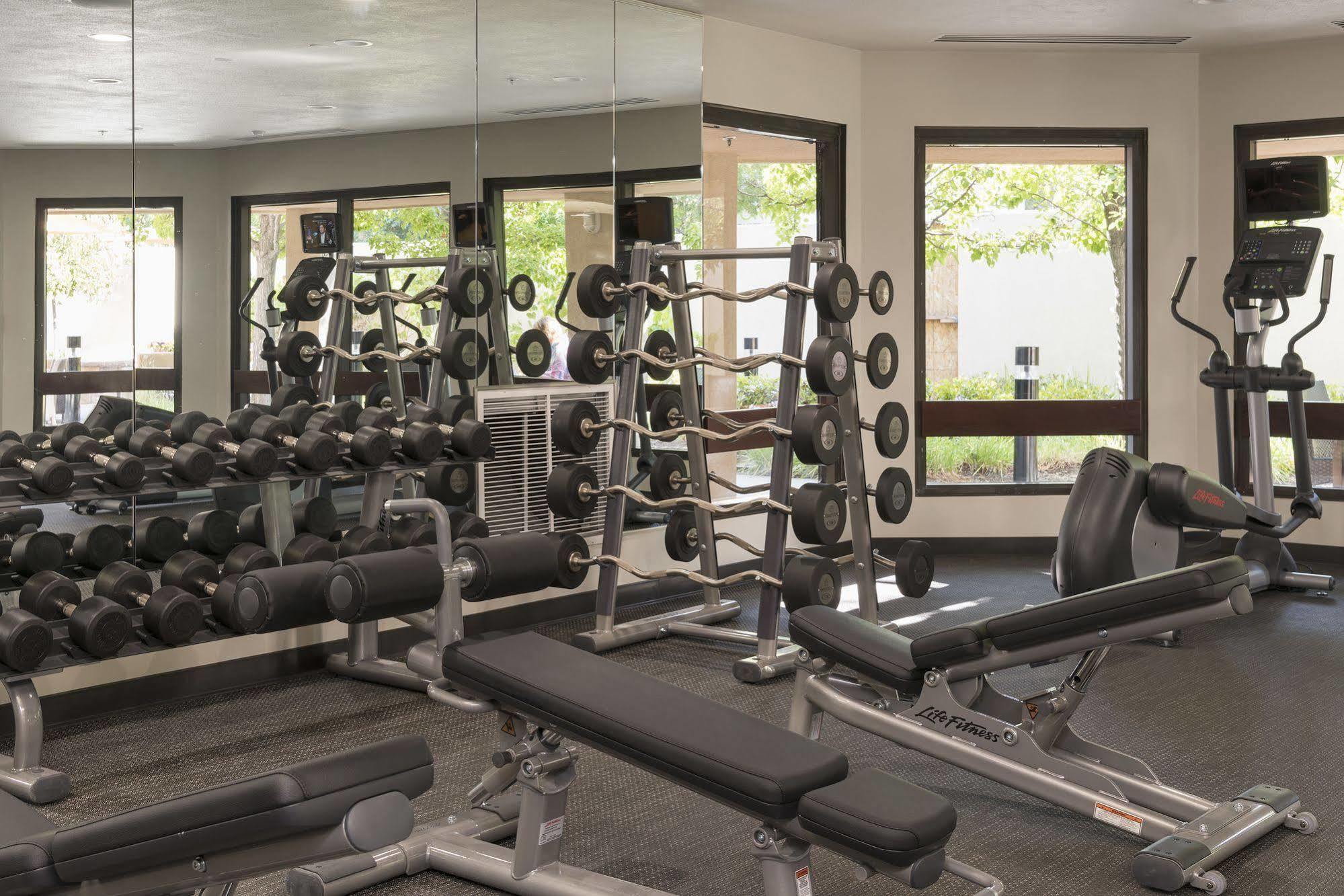 Courtyard By Marriott Hotel